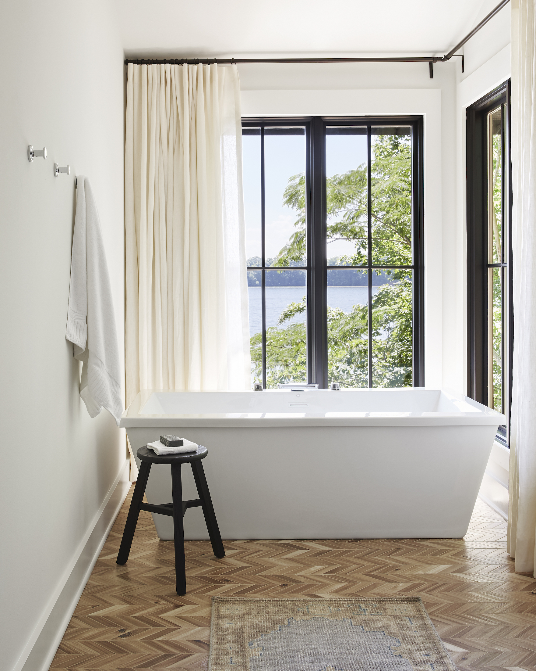 master bath-soaking tub-carlton edwards architecture firm